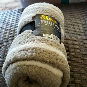 SHERPA Throw blanket